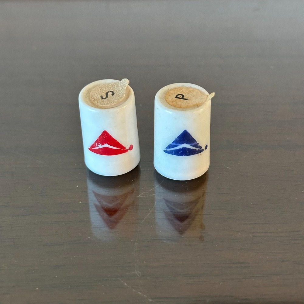 Vintage‎ Delta Airlines 1'' Mini Salt & Pepper Shakers